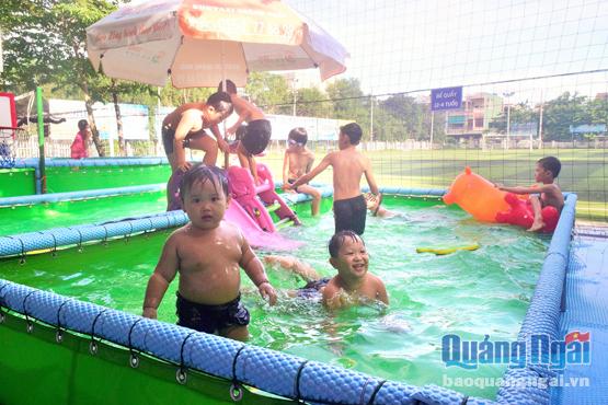 Bể bơi lắp ghép phục vụ nhu cầu của trẻ em ở nhiều độ tuổi khác nhau.