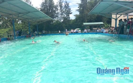Bể bơi được đưa vào hoạt động trước thềm năm học mới 2016 – 2017