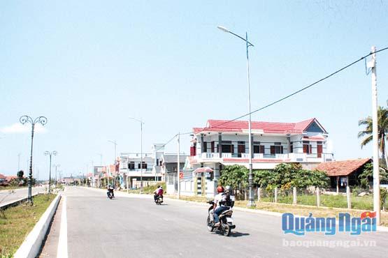  Dự án đường Dung Quất - Sa Huỳnh (đoạn Mỹ Trà - Mỹ Khê) được đầu tư, đã mở ra hướng phát triển mới cho thành phố Quảng Ngãi.