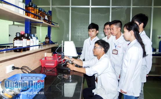 Cơ sở vật chất  Phân hiệu Trường ĐH Công nghiệp TP.HCM tại  Quảng Ngãi từng bước được đầu tư hiện đại.  ẢNH: PV