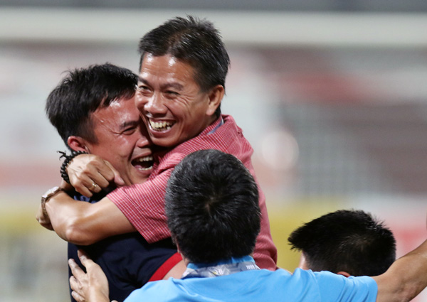Clip: Pha ghi của Trần Thành và màn ăn mừng đầy cảm xúc của thầy trò ĐT U19 Việt Nam
