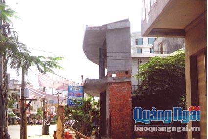 “Nhà siêu mỏng” ở góc đông bắc Quang Trung-Lê Thánh Tôn (TP. Quảng Ngãi).