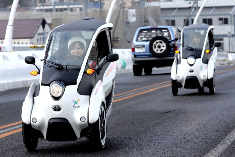 Nhật Bản ra mắt loại xe 'lai' ô tô và xe máy