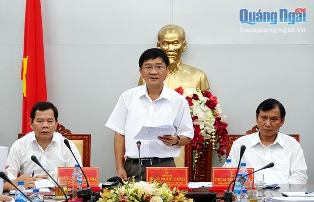 Chủ tịch UBND tỉnh Trần Ngọc Căng phát biểu tại buổi họp