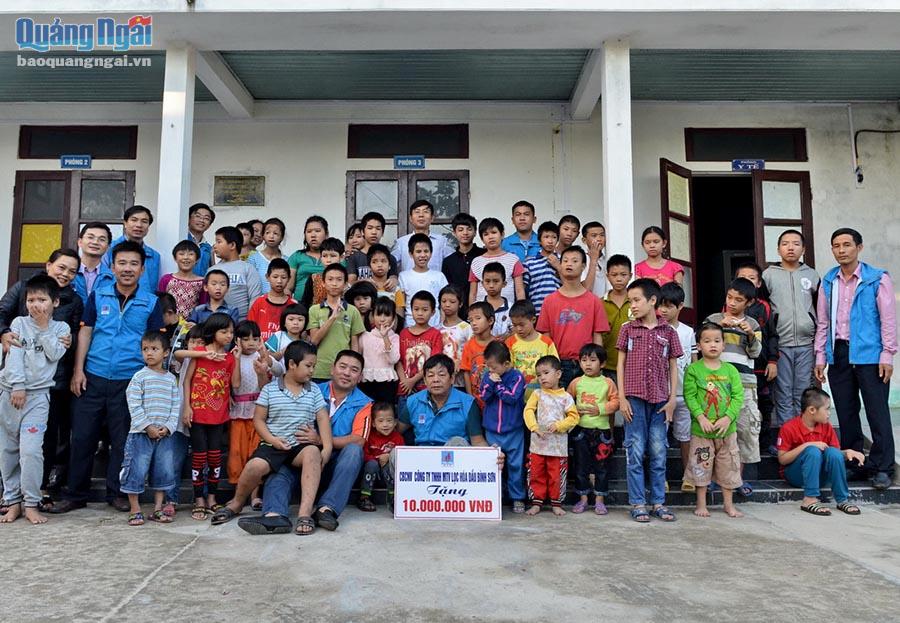 Đoàn công tác BSR thăm hỏi và tặng quà cho Trung tâm Giáo dục trẻ tàn tật Quảng Trạch, Quảng Bình.