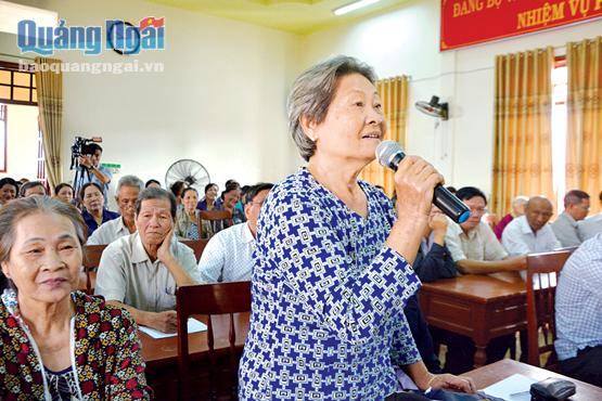  Cử tri TP.Quảng Ngãi bày tỏ nguyện vọng tại buổi tiếp xúc với đại biểu Quốc hội tỉnh khóa XIV .