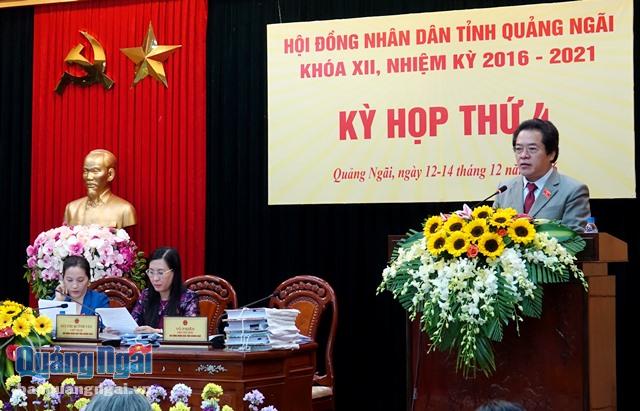 Phó Chủ tịch HĐND tỉnh Võ Phiên đọc tờ trình của HĐND