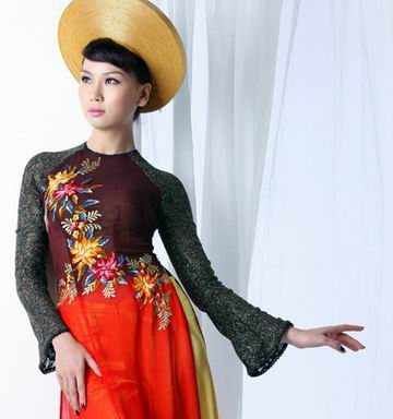 Thí sinh Phạm Thị Thùy Linh đạt giải Nhì cuộc thi “Siêu mẫu 2010” - internet