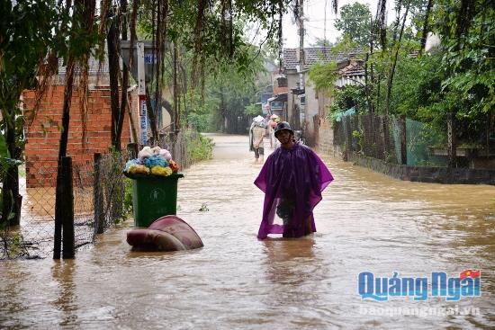Các khu dân cư ở xã Nghĩa Hà bị nước lũ chia cắt