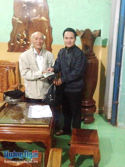 Từ thông tin anh Quân đưa lên facebook, ông Nguyễn Phước (bên trái) đã nhận lại được tài sản.