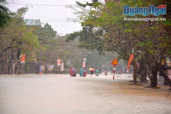 Khu vực Thị trấn Chợ Chùa nhiều nơi ngập gần 1m.
