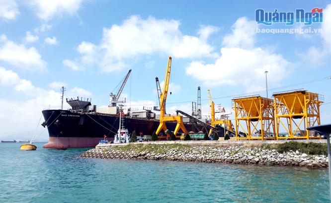Cảng quốc tế Gemadept Dung Quất có khả năng tiếp nhận tàu trọng tải đến 70.000 DWT.