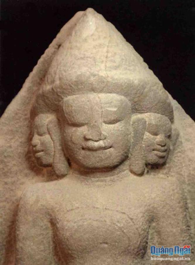 Phù điêu Brahma (thế kỷ XI) tìm thấy ở Chánh Lộ (TP Quảng Ngãi)