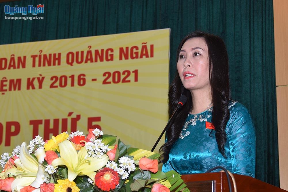 Chủ tịch HĐND tỉnh Bùi Thị Quỳnh Vân phát biểu khai mạc kỳ họp