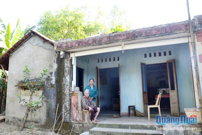 Dù có tên trong danh sách vay vốn nhưng bà Nguyễn Thị Lanh, xã Bình Mỹ vẫn không dám vay vì quá nghèo.    