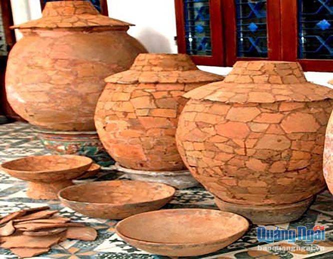 Đồ gốm thuộc văn hóa Sa Huỳnh.               ẢNH: TRƯỜNG AN