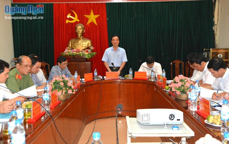 Phó Chủ tịch UBND tỉnh Đặng Ngọc Dũng phát biểu chỉ đạo tại cuộc họp.