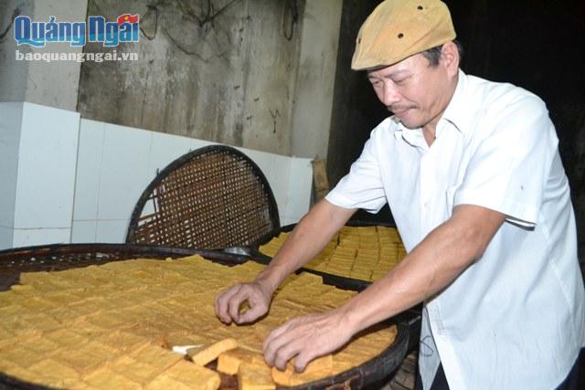 Gần 25 năm qua, ông Tuấn vẫn hăng say lao động và duy trì, phát triển xưởng đậu khuôn lâu đời nhất nhì ở TP. Quảng Ngãi.