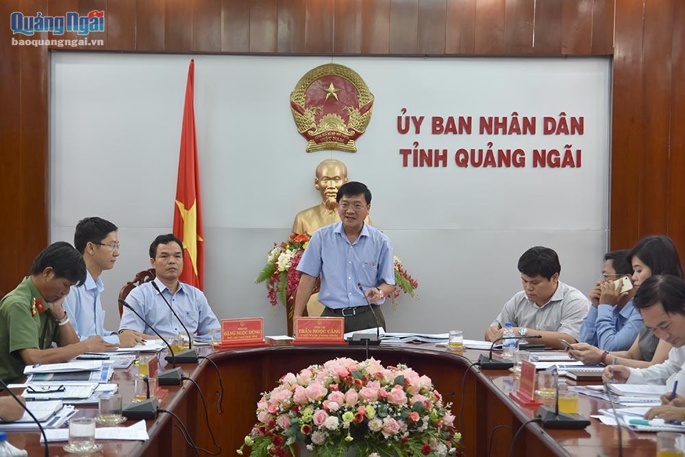 Chủ tịch UBND tỉnh Trần Ngọc Căng phat biểu tại cuộc họp
