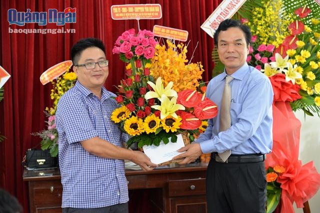 Phó Chủ tịch UBND tỉnh thăm, chúc mừng tại Cơ quan đại diện TTXVN tại Quảng Ngãi
