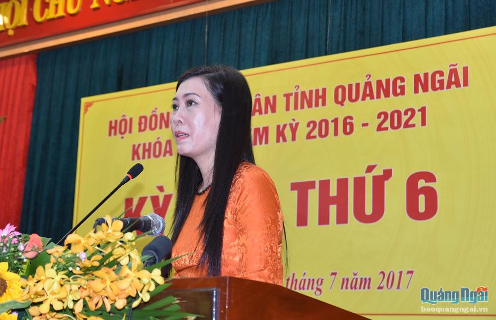 Chủ tịch HĐND tỉnh Bùi Thị Quỳnh Vân phát biểu khai mạc