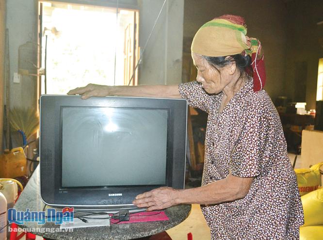 Người nghèo, cận nghèo sở hữu tivi thế hệ cũ sẽ được Nhà nước hỗ trợ đầu thu DVB - T2 để xem truyền hình.