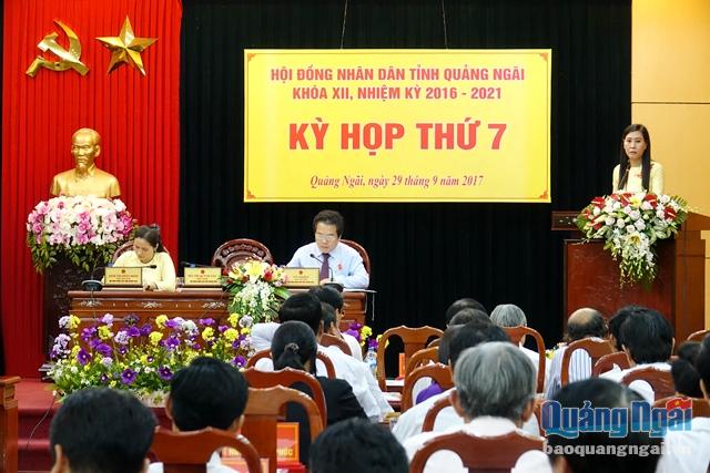 Ủy viên Dự khuyết TƯ Đảng, Chủ tịch HĐND tỉnh Bùi Thị Quỳnh Vân phát biểu tại kỳ họp
