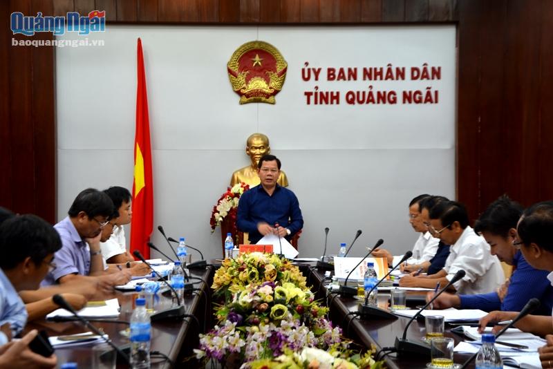 Phó Chủ tịch Thường trực UBND tỉnh Đặng Văn Minh phát biểu tại cuộc họp.