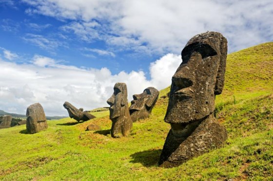Đảo Phục Sinh, một điểm du lịch nổi tiếng  ở Chile. Ảnh: Touropia