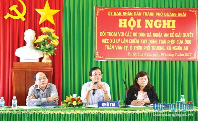 Lãnh đạo UBND TP.Quảng Ngãi đối thoại với người dân xã Nghĩa An về việc xây dựng trái phép.