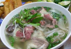 Người Việt ăn mặn: Ăn 1 bát phở phải nhịn muối cả ngày