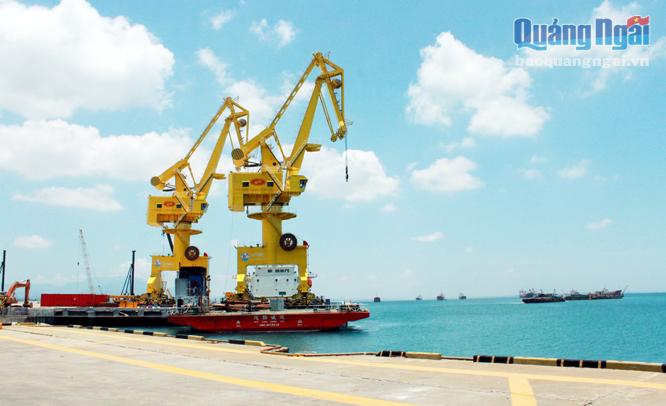 Hệ thống cảng biển nước sâu Dung Quất là một lợi thế để tăng tốc thu hút đầu tư vào KKT Dung Quất.