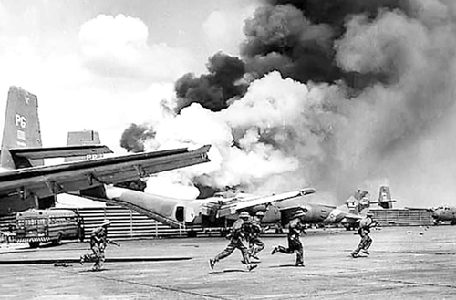 Quân giải phóng tấn công sân bay Tân Sơn Nhất trong chiến dịch Mậu Thân 1968. Ảnh tư liệu