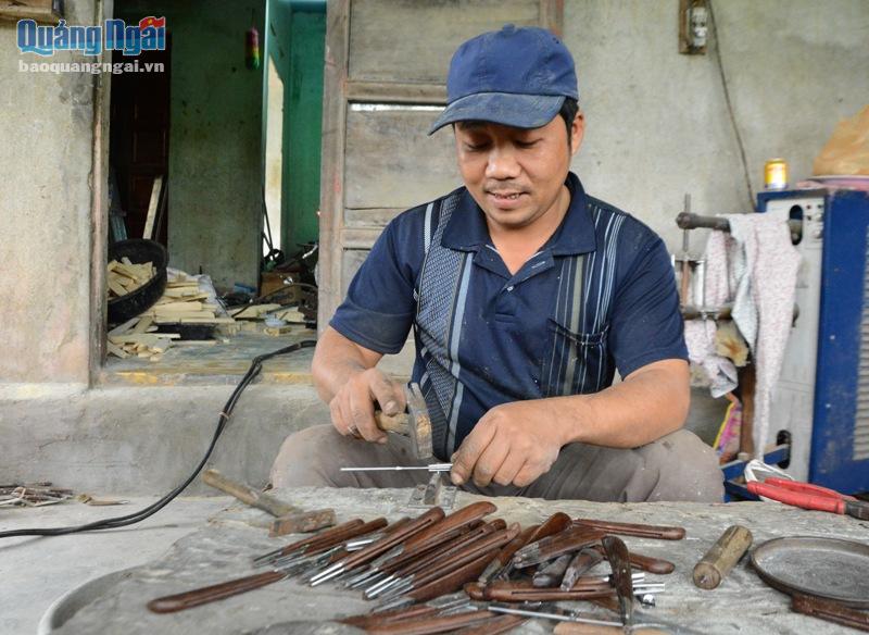 Video: Làm giàu từ sản xuất dao cạo râu