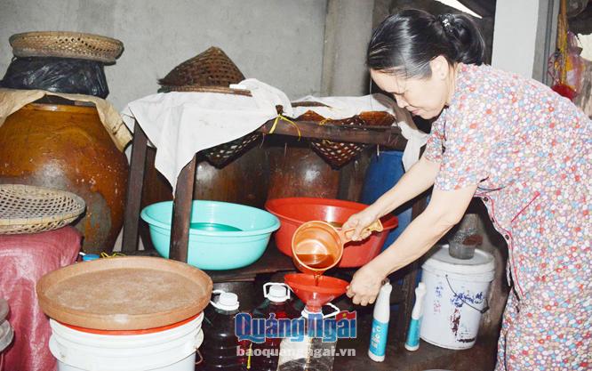 Bà Võ Thị Minh Thư vừa tích cực trong công tác xã hội, vừa chăm lo tốt cuộc sống gia đình.