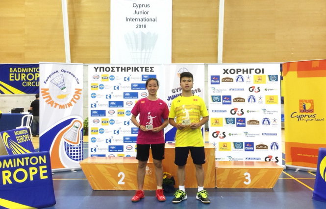 Hải Đăng (phải) và Anh Thư thi đấu thành công tại Giải cầu lông trẻ quốc tế Síp 2018. Ảnh: C.CHÂM 