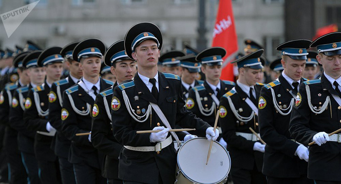 Hơn 13.000 người sẽ tham gia lễ diễu binh năm nay trên Quảng trường Đỏ - Ảnh: SPUTNIK