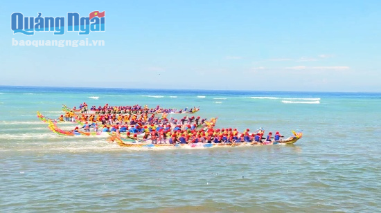 Video: Tái hiện văn hóa lễ hội đua thuyền tứ linh ở Lý Sơn
