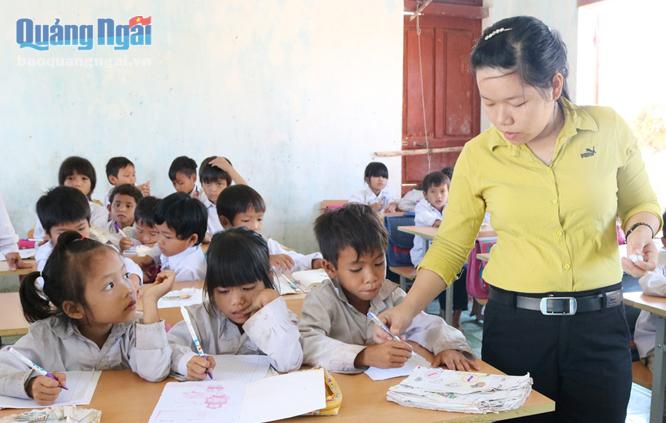  Chất lượng giáo dục tại Trường PTDTBT Trà Bùi (Trà Bồng) có nhiều chuyển biến tích cực sau khi học sinh được học bán trú.