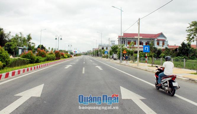  Tuyến đường ven biển Dung Quất - Sa Huỳnh (đoạn Mỹ Trà - Mỹ Khê) được xây dựng hoàn thiện tạo nên diện mạo mới và động lực phát triển kinh tế - xã hội cho các xã phía đông TP.Quảng Ngãi.