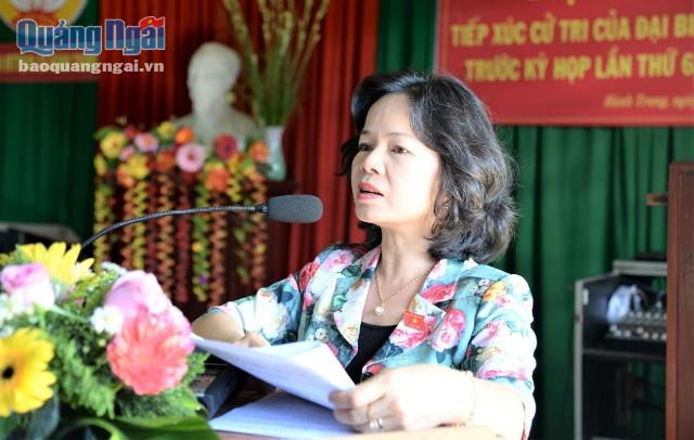 Phó Trưởng đoàn chuyên trách Đoàn ĐBQH tỉnh Phạm Thị Thu Trang ghi nhận những kiến nghị của cử tri và yêu cầu các sở, ngành, địa phương trả lời