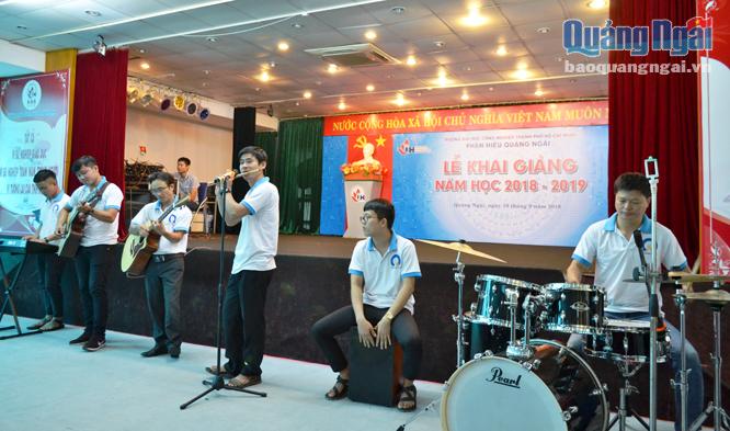 CLB Acoustic của Phân hiệu Trường ĐH Công nghiệp TP.Hồ Chí Minh tại Quảng Ngãi thường xuyên tham gia tập luyện.