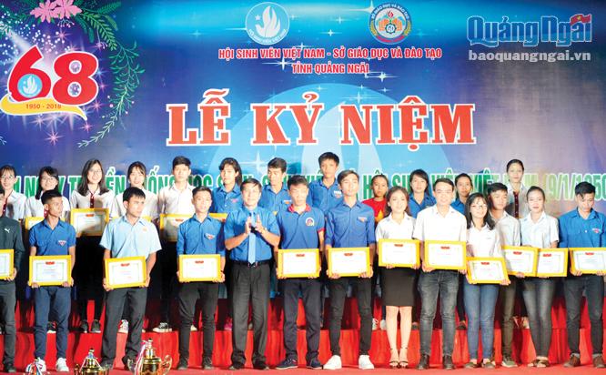 Hội Sinh viên Việt Nam tỉnh tuyên dương “Sinh viên 5 tốt”.