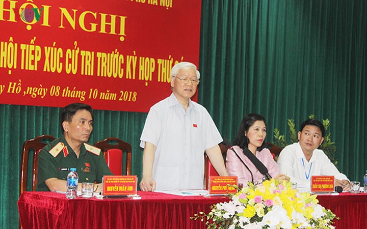 Tổng Bí thư Nguyễn Phú Trọng tiếp xúc với cử tri quận Tây Hồ, Hà Nội.