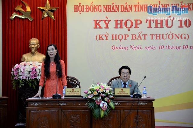 Chủ tịch HĐND tỉnh Bùi Thị Quỳnh Vân và Phó Chủ tịch HĐND tỉnh Võ Phiên điều hành kỳ họp