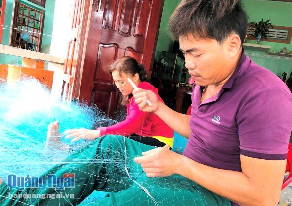 Anh Nguyễn Tấn Hiếu dù thoát chết sau tai nạn lặn biển nhưng kinh tế gia đình lại rơi vào cảnh khánh kiệt, vô cùng khó khăn