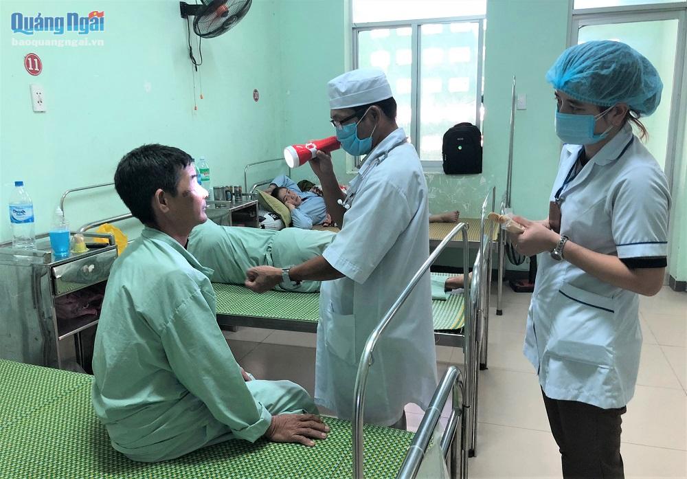 Hiện Khoa Tai mũi họng, Răng hàm mặt và Mắt ở Bệnh viện Đa khoa Đặng Thùy Trâm chỉ có 2 bác sĩ tham gia khám, chữa bệnh