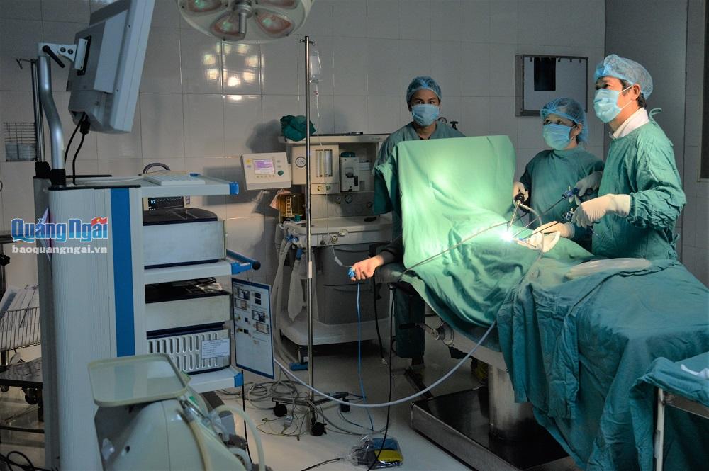 Do không có nguồn nhân lực, nên nhiều Trung tâm Y tế huyện không thể triển khai các kỹ thuật, phẫu thuật theo phân tuyến bệnh viện hạng III