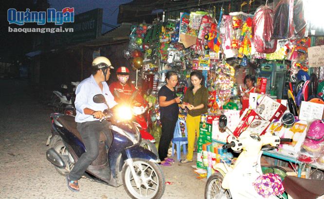 Chợ phiên Tam Bảo nay chuyển đến thôn An Hòa, xã Hành Dũng (Nghĩa Hành) hoạt động suốt đêm ngày.