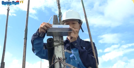 Video: Quảng Ngãi thí điểm lắp đặt thiết bị giám sát hành trình trên tàu cá